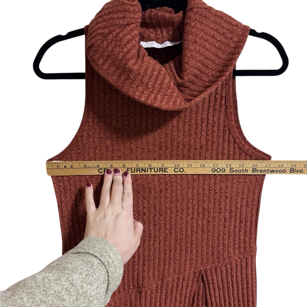 ASTR The Label Rust Ribbed Sleeveless Turtleneck Top Small - Picture 5 of 9